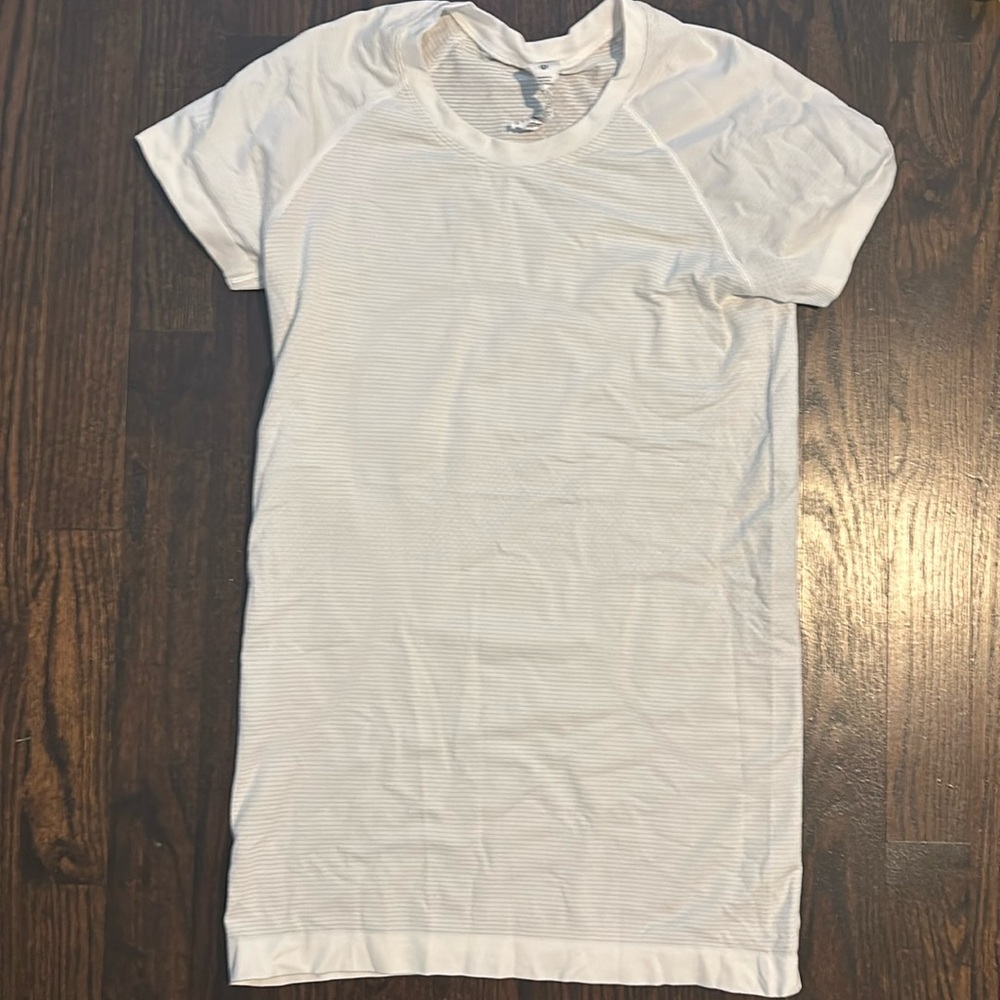 Lululemon swiftly, tech T-shirt, size 6